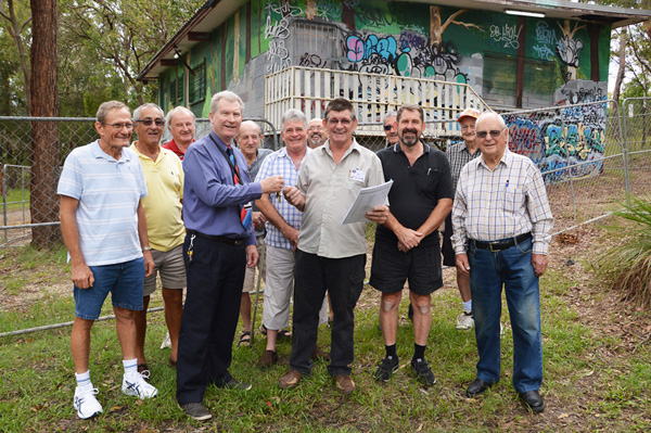 Deputy
              Mayor presenting Alex Hills Mens Shed with permit to
              occupy